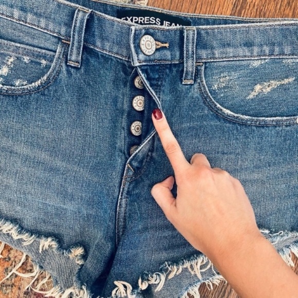 EXPRESS Shorts - Picture 3 of 3